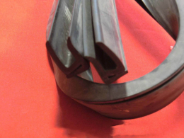 VW Karmann Ghia Typ14 Dichtung Motorhaube hinten (0754)